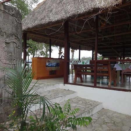 Hotel Santa Barbara Tikal フローレス エクステリア 写真